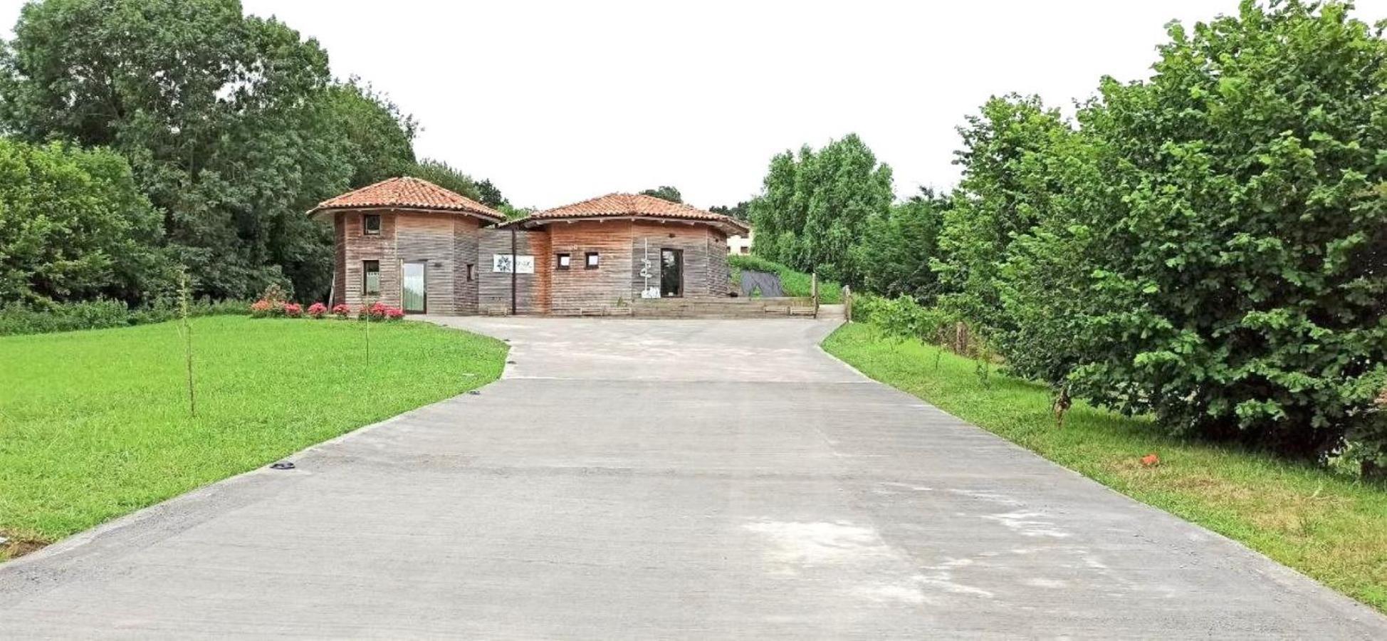 Mini Casa Con Jardin Villa Mungia Luaran gambar